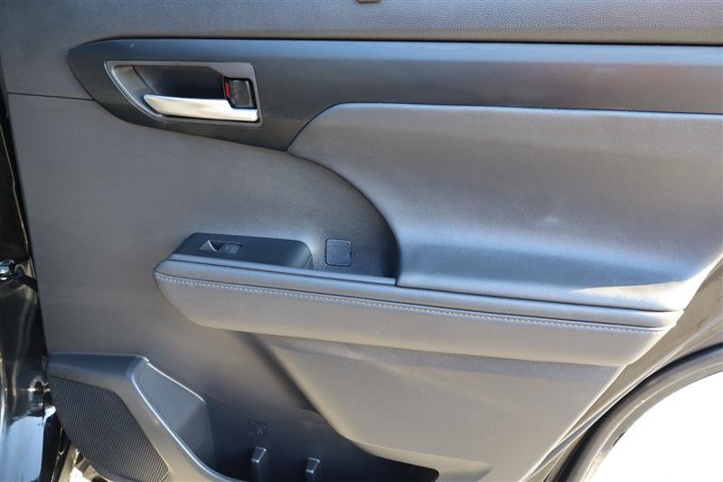 Used 2025 Toyota Highlander XSE image 14