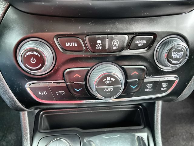 Used 2023 Jeep Cherokee Trailhawk w/ Trailer Tow Group AWD/4WD image 18