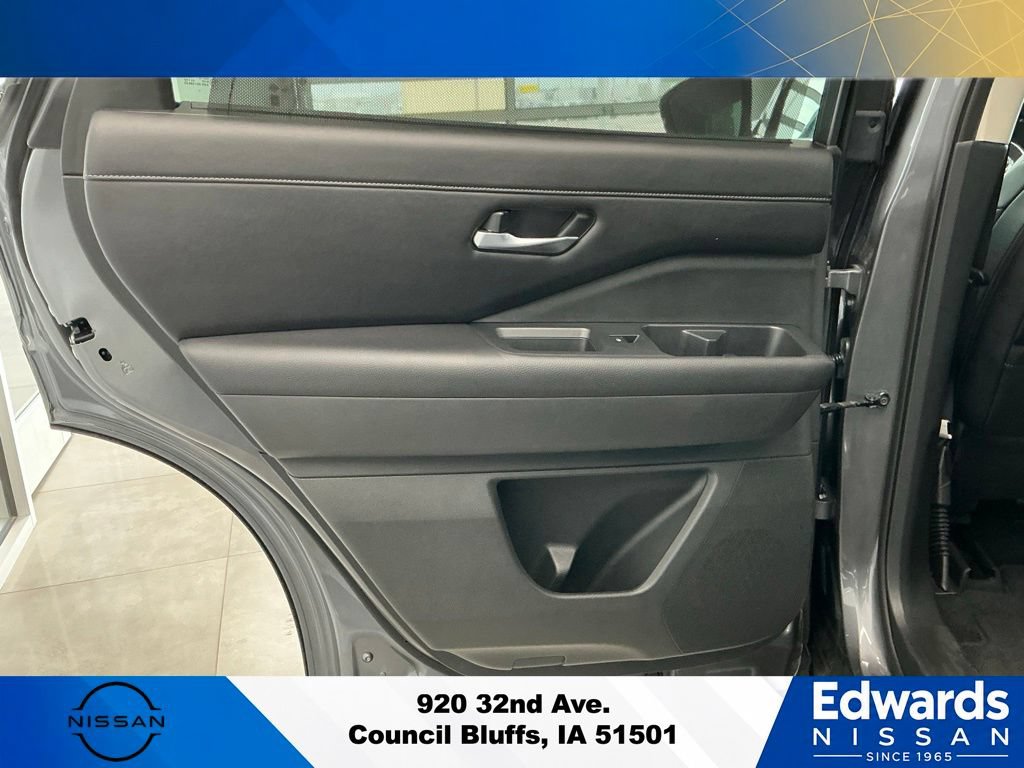 Used 2025 Nissan Pathfinder SL AWD/4WD image 15