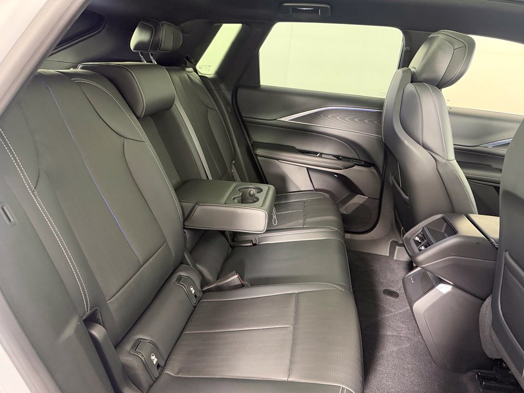 Used 2024 Cadillac Lyriq Sport RWD image 18
