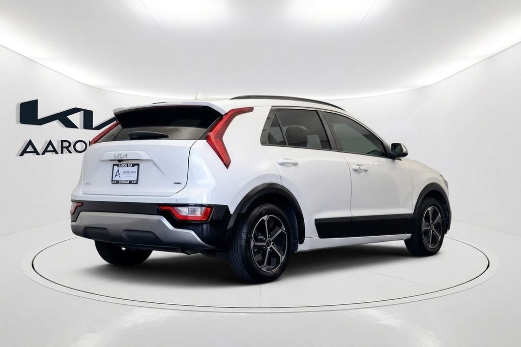 Used 2023 Kia Niro EX FWD image 4