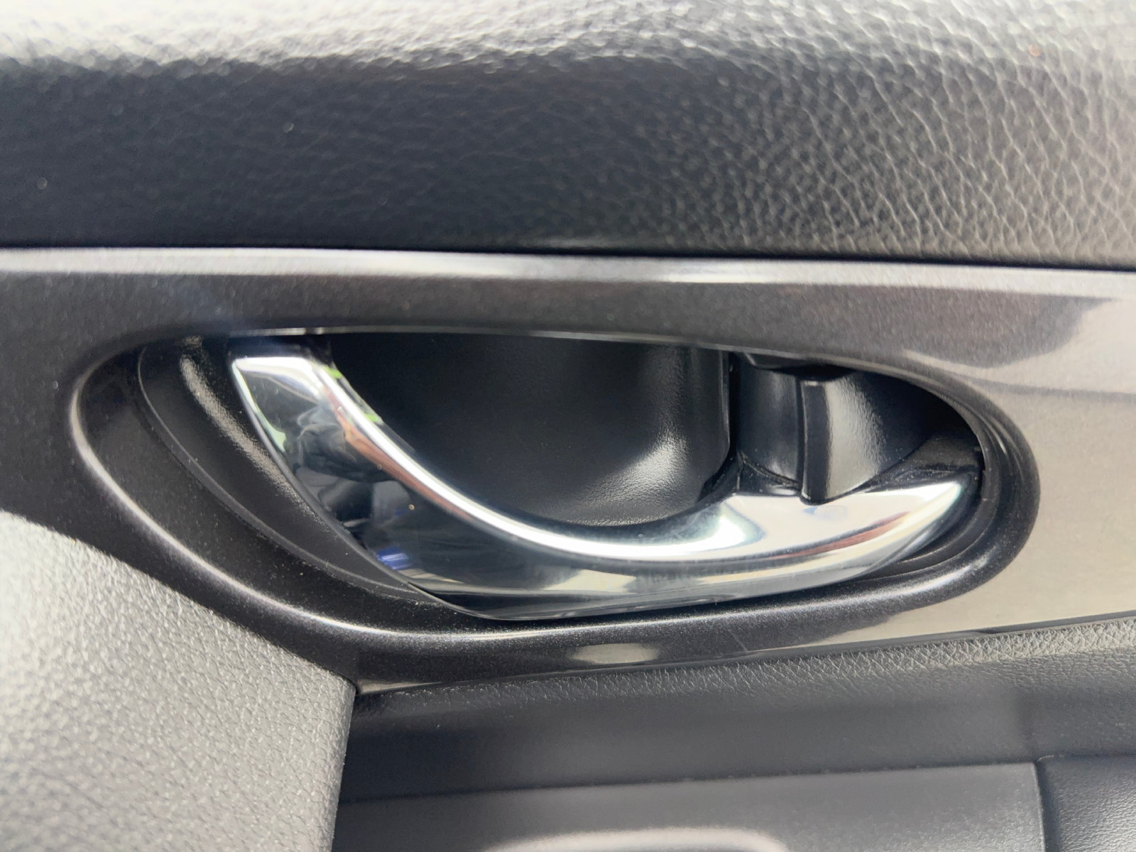 Used 2019 Nissan Rogue SV FWD image 33
