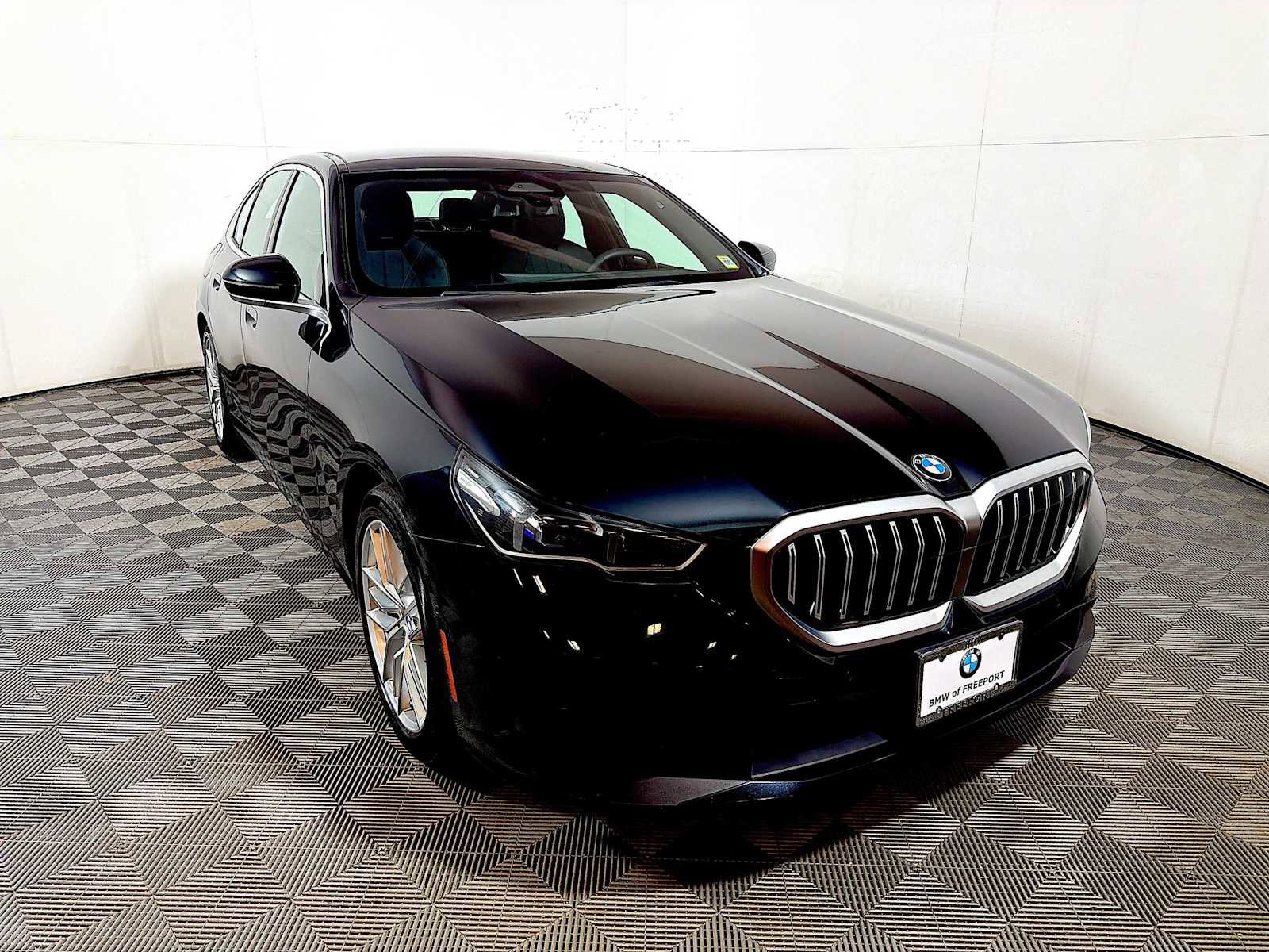 Used 2024 BMW 540i xDrive w/ Convenience Package AWD/4WD image 2