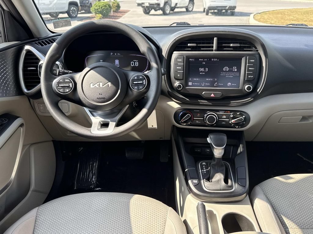 Used 2023 Kia Soul LX FWD image 3