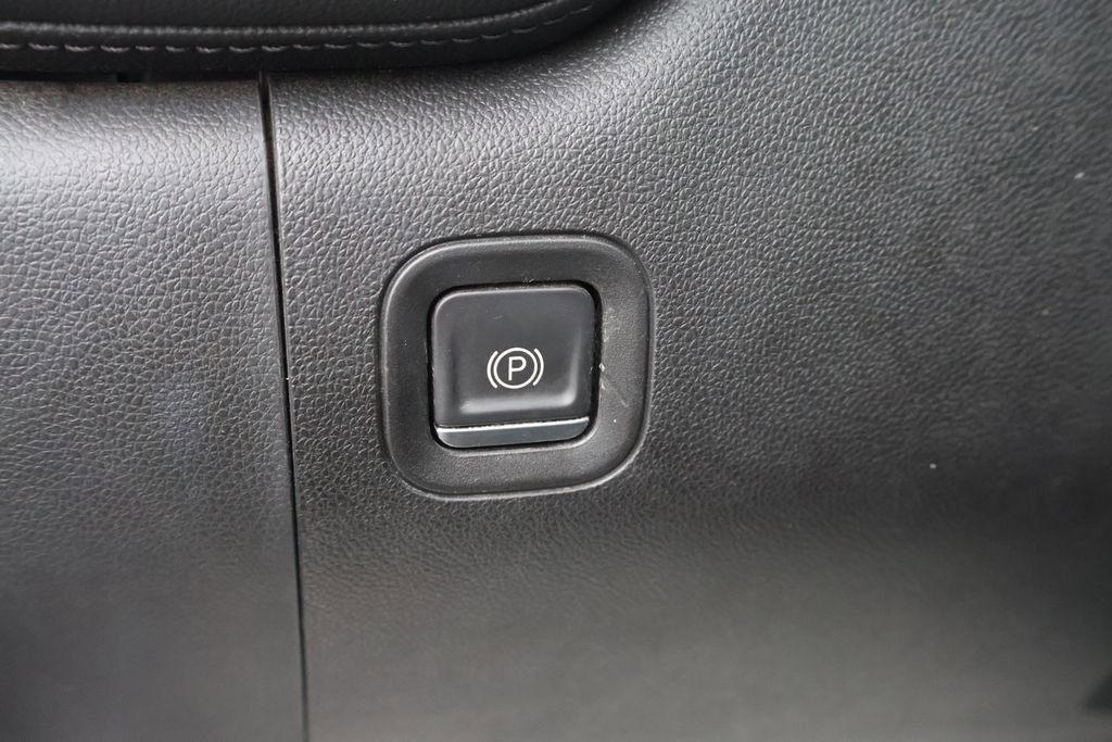 Used 2022 Chevrolet Silverado 2500 LT w/ Convenience Package image 18