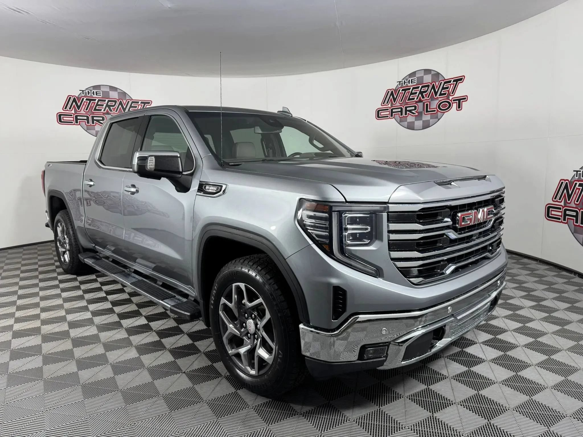 Used 2023 GMC Sierra 1500 SLT w/ SLT Premium Package AWD/4WD image 9