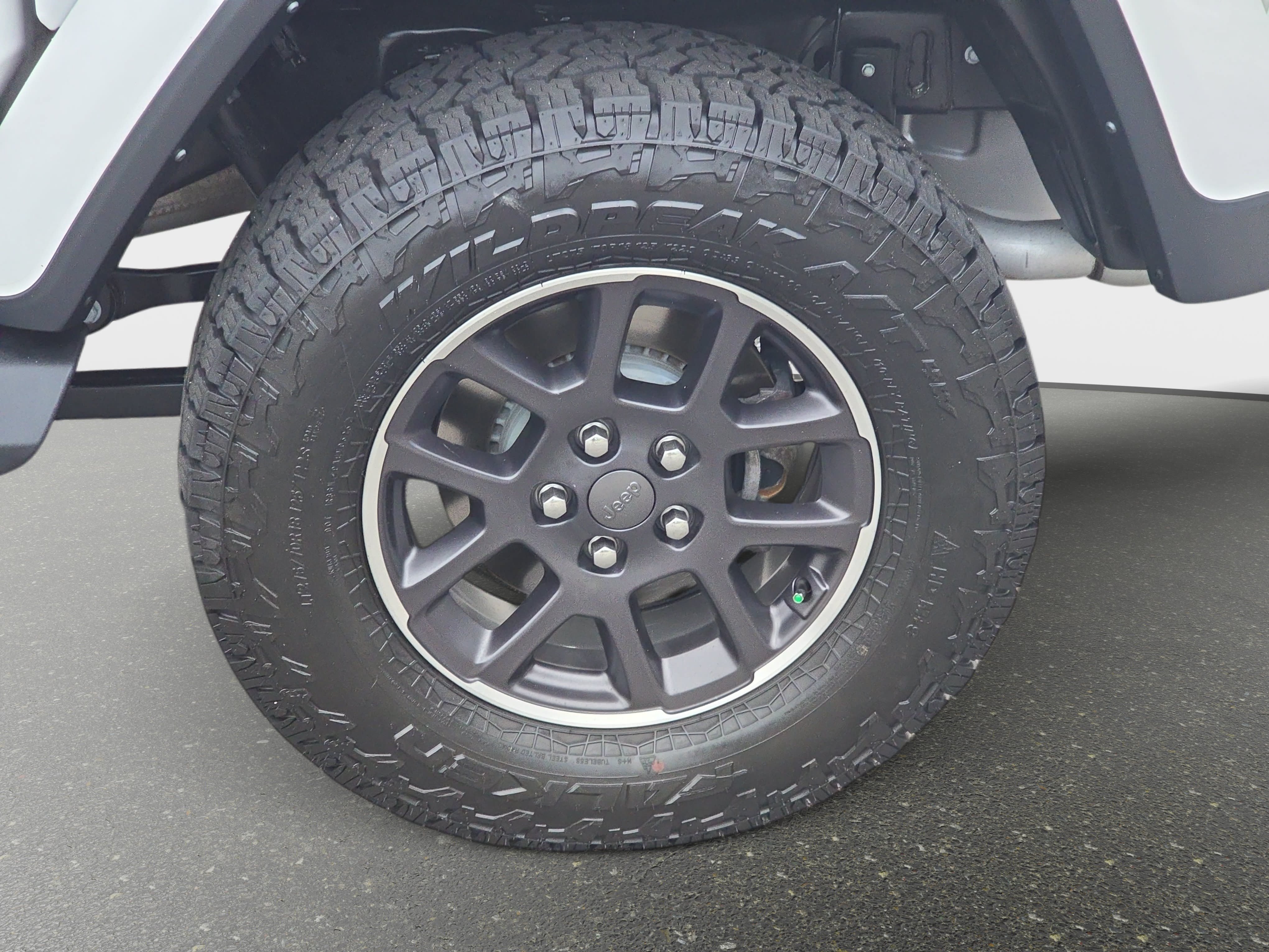 Used 2022 Jeep Gladiator Overland w/ Popular Equipment Package AWD/4WD image 31