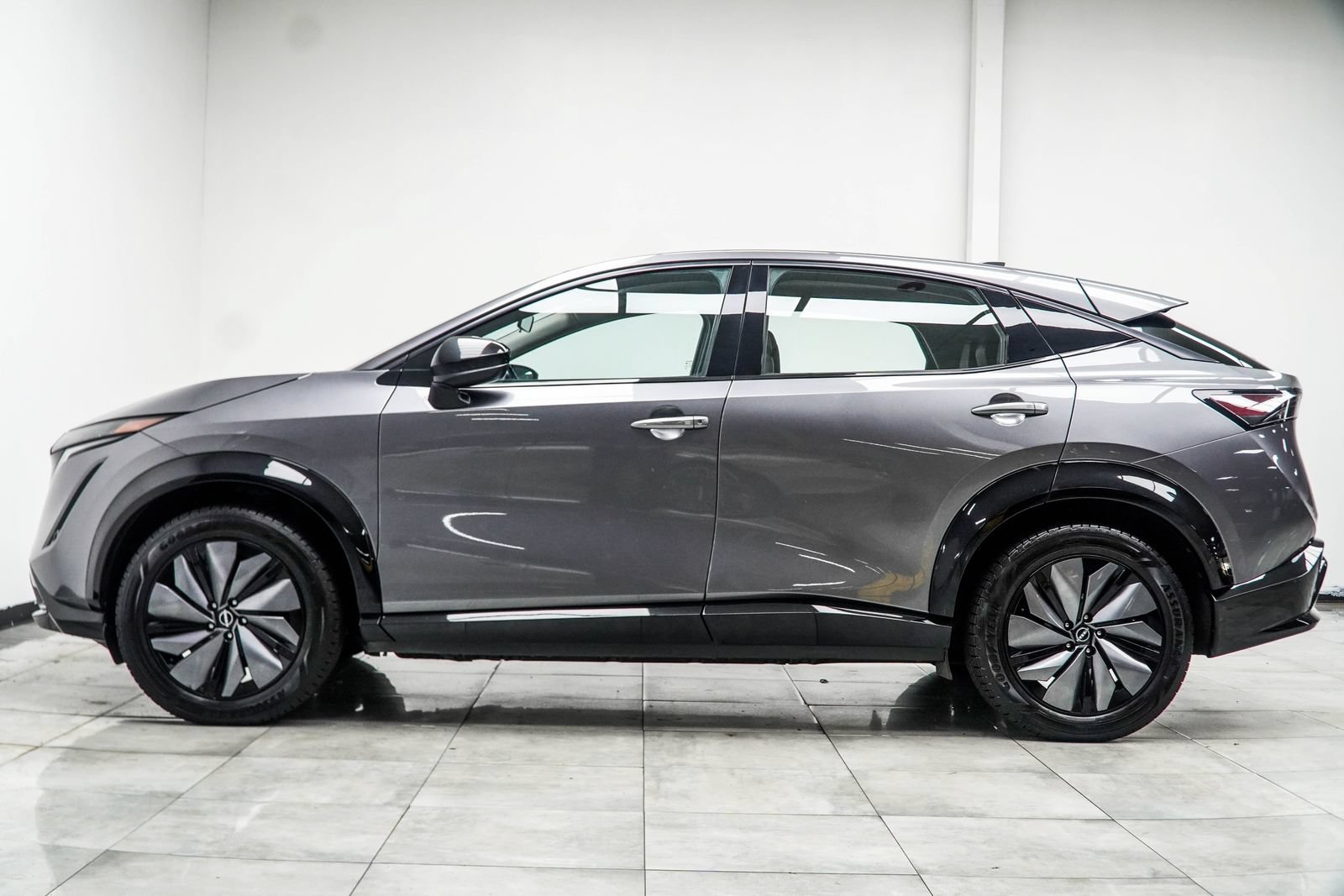 Used 2023 Nissan Ariya AWD image 11