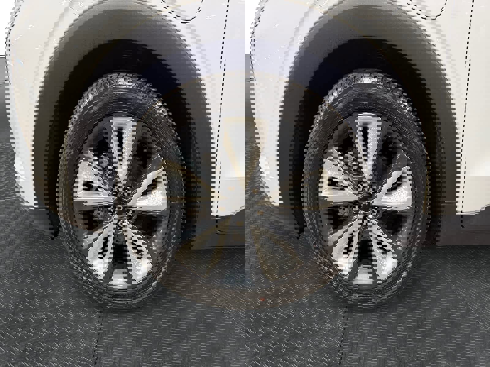 Used 2023 Chevrolet Bolt EUV LT w/ Convenience Package image 15