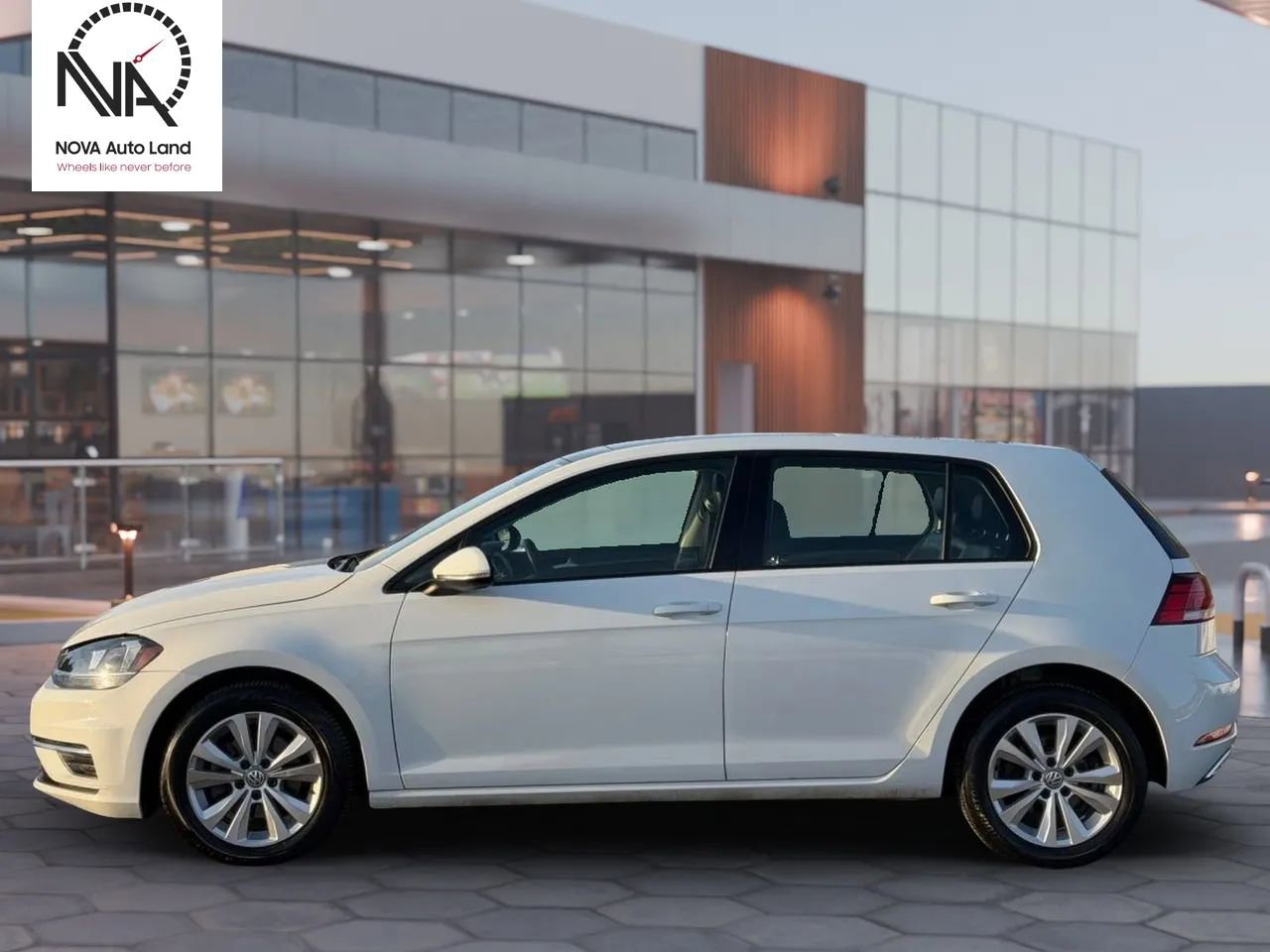 Used 2020 Volkswagen Golf 4-Door image 6