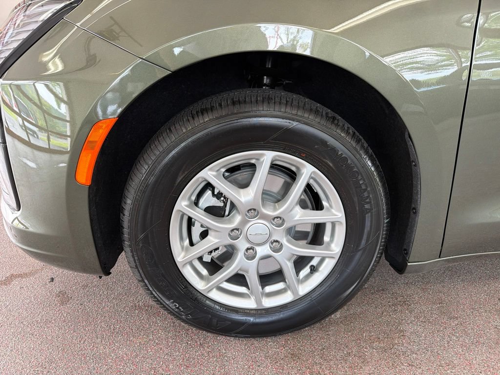 New 2027 Chrysler Pacifica Select FWD image 4