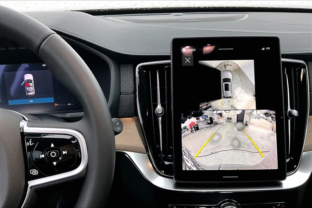 New 2026 Volvo XC90 B5 Plus AWD/4WD image 18