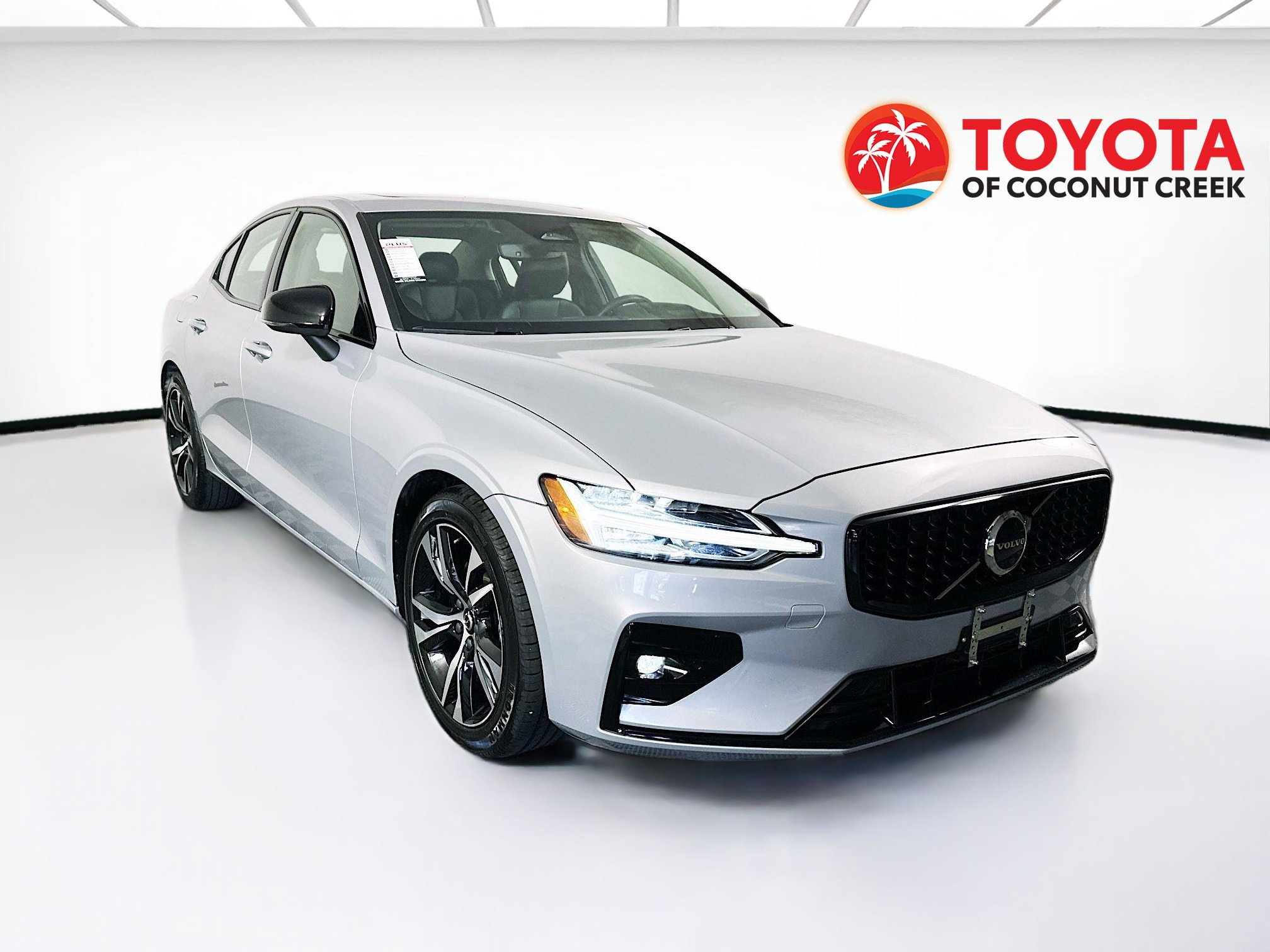 Used 2024 Volvo S60 B5 Core FWD image 1