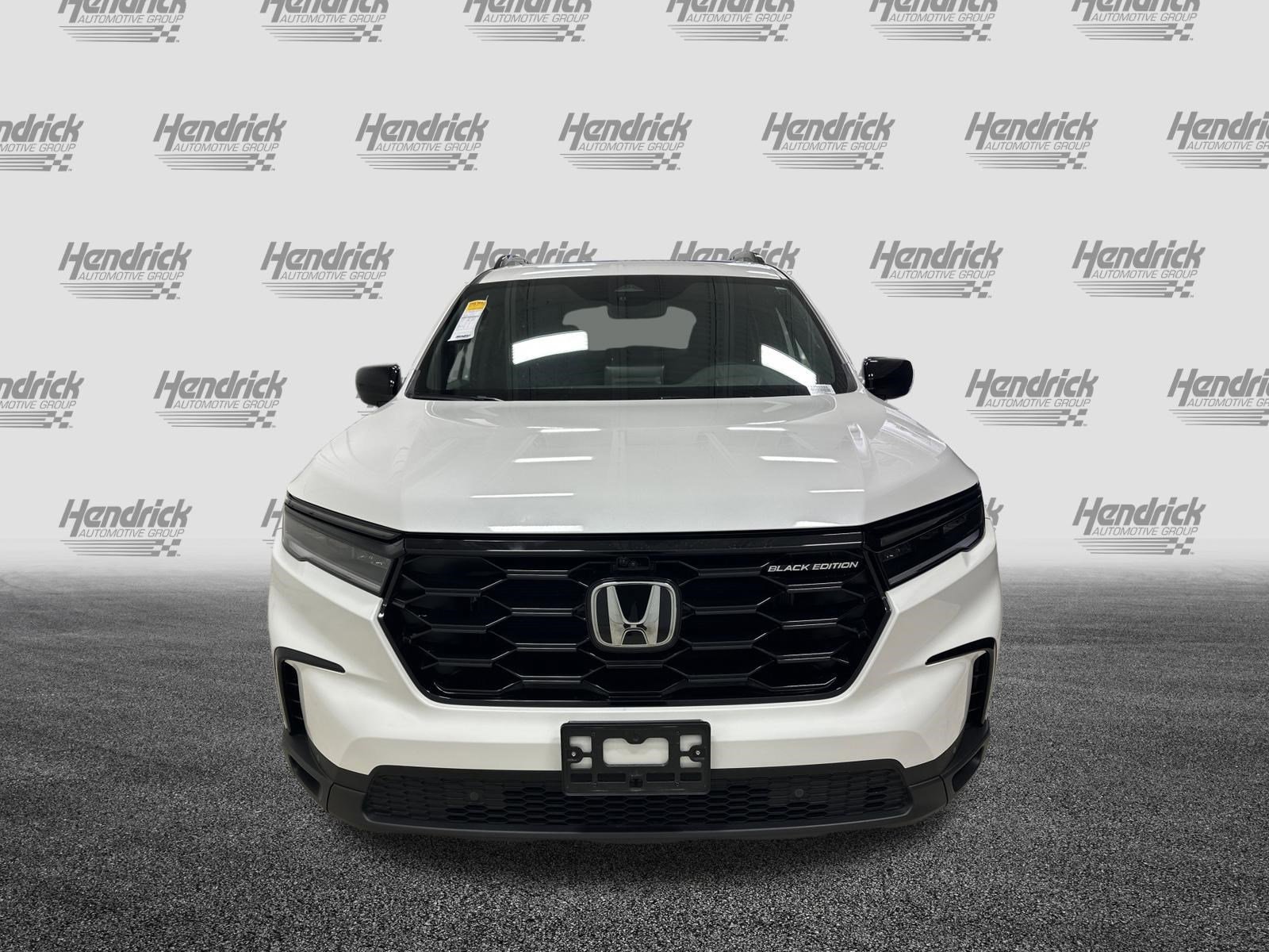 Used 2025 Honda Pilot Black Edition image 3