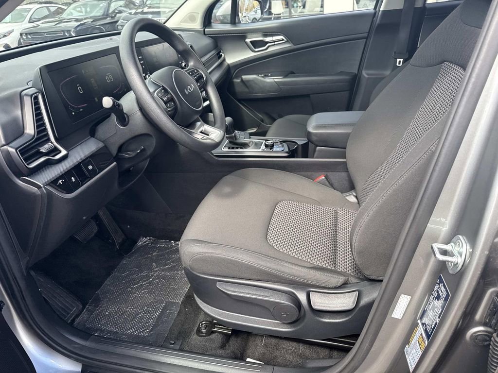 Used 2024 Kia Sportage LX image 18