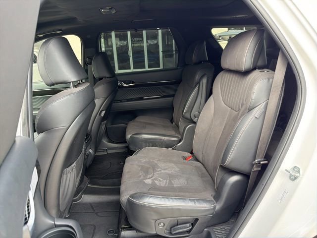 Used 2024 Hyundai Palisade Calligraphy image 16