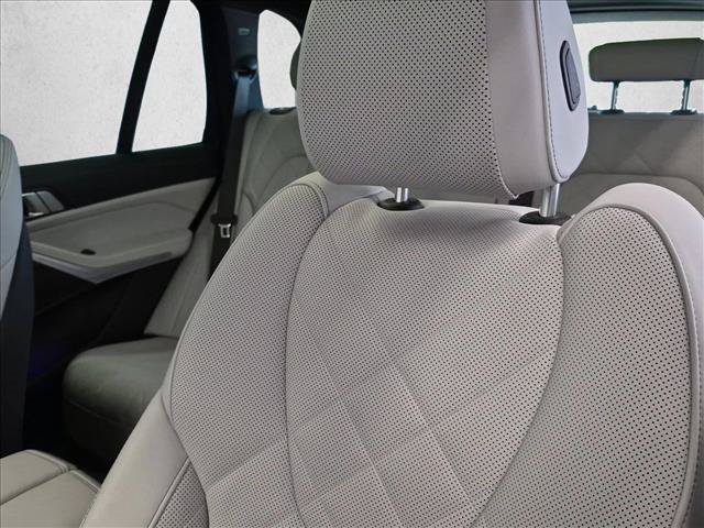 Used 2024 BMW X5 xDrive40i w/ Parking Assistance Package AWD/4WD image 16