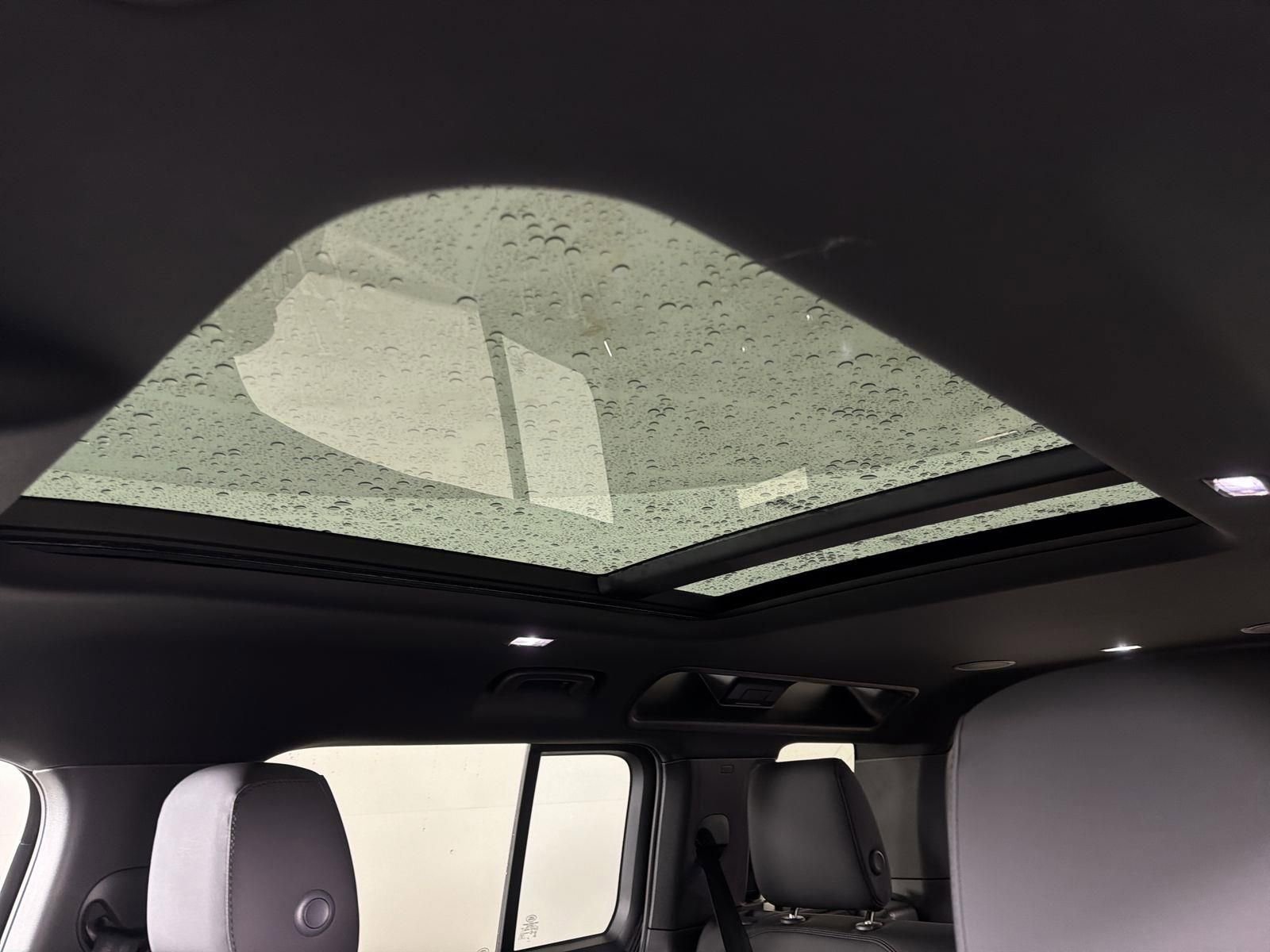 New 2026 Land Rover Defender 110 X-Dynamic SE image 9