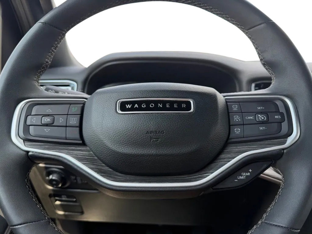 Used 2024 Jeep Wagoneer L Series II w/ Flexible Seating Group AWD/4WD image 16