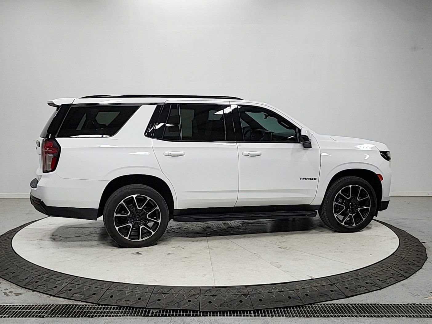 Used 2021 Chevrolet Tahoe RST w/ Luxury Package image 8