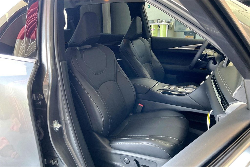 New 2027 INFINITI QX60 Luxe w/ Family Package FWD image 11