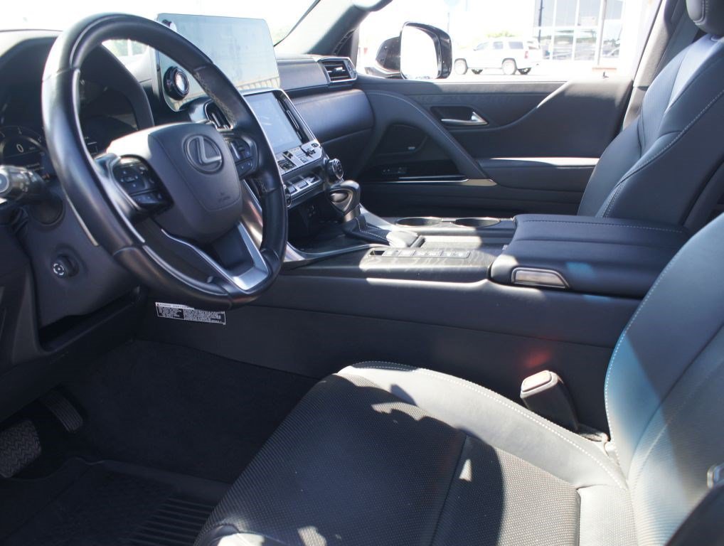 Used 2024 Lexus LX 600 4WD w/ Luxury Package image 15