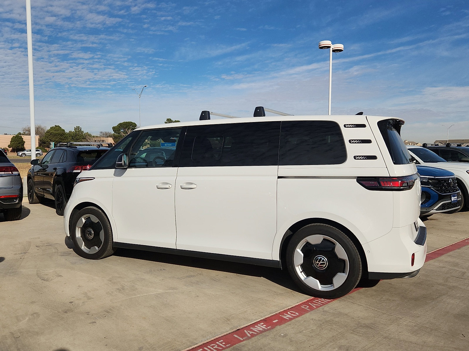 Used 2025 Volkswagen ID. Buzz Pro S image 4