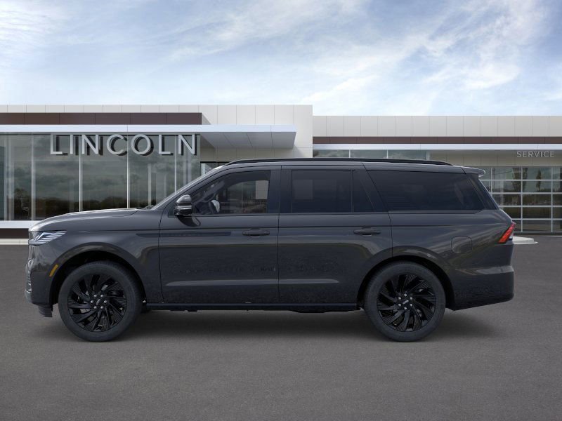 New 2025 Lincoln Navigator Reserve image 3