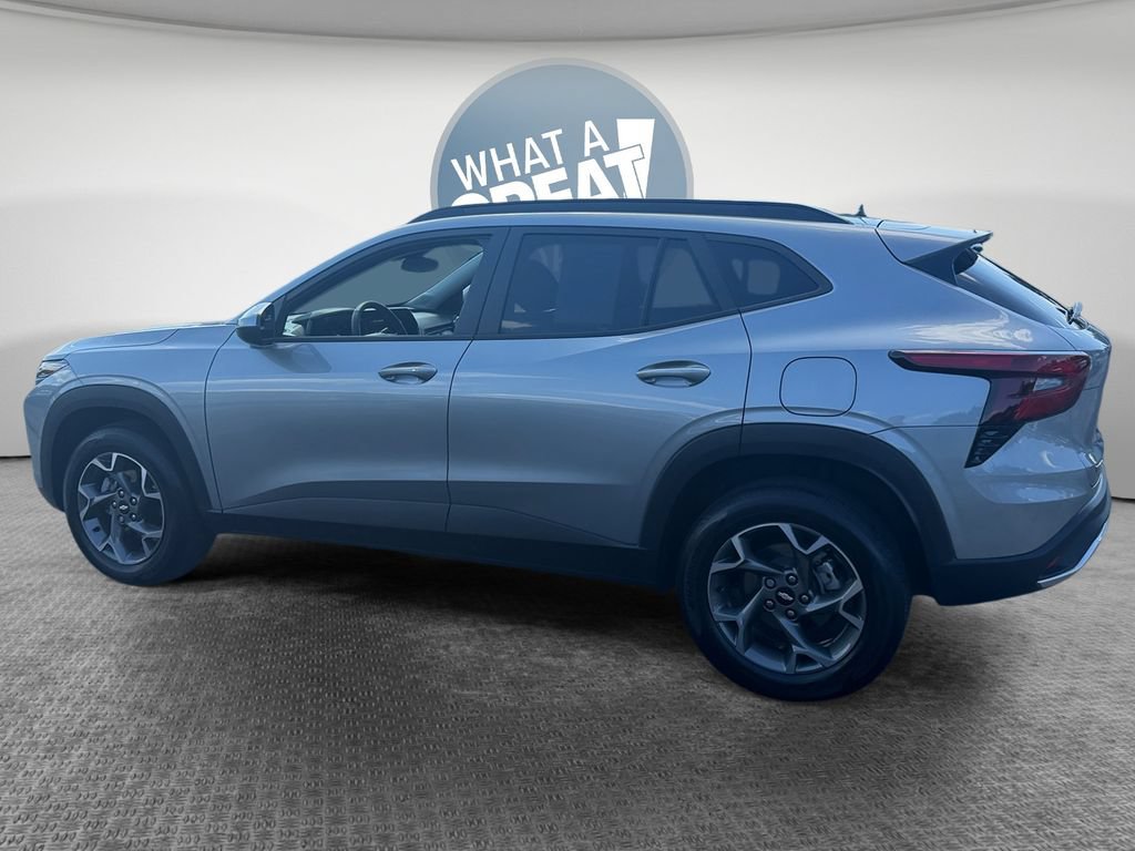 Used 2025 Chevrolet Trax LT w/ Driver Confidence Package FWD image 7