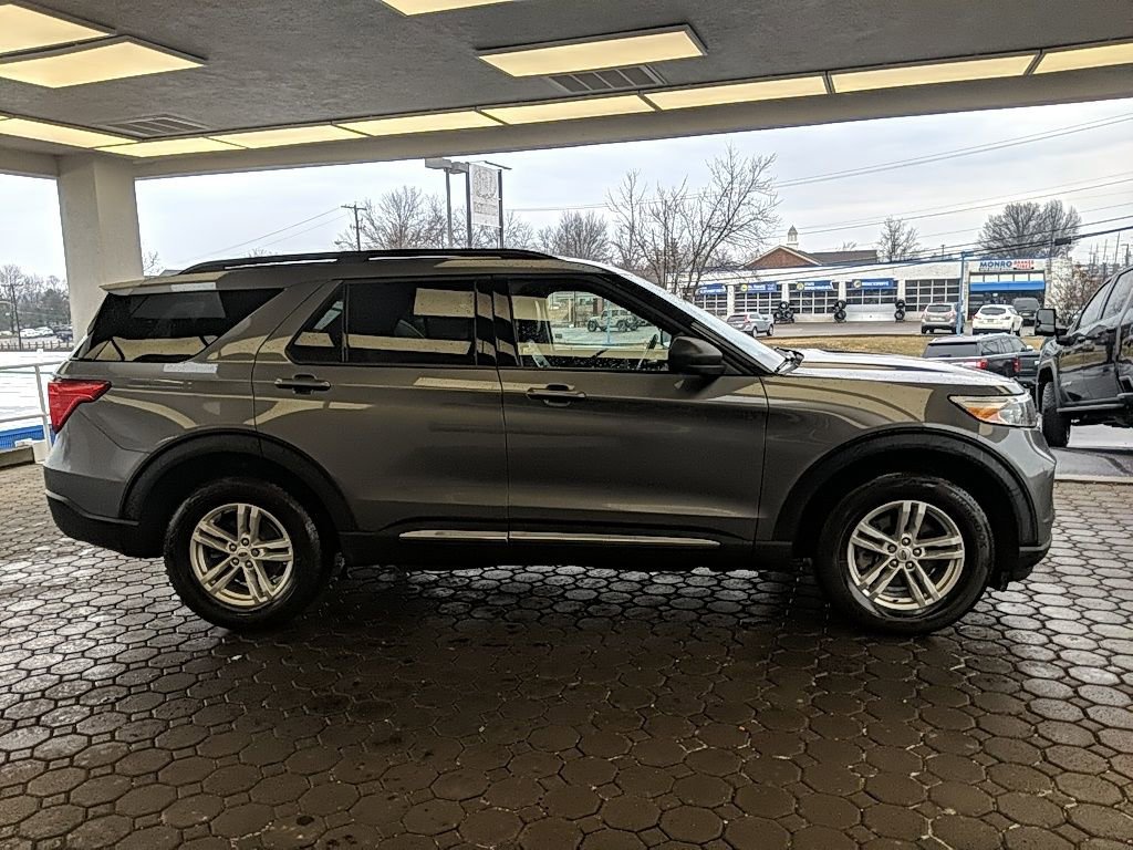 Used 2022 Ford Explorer XLT w/ Equipment Group 202A image 5