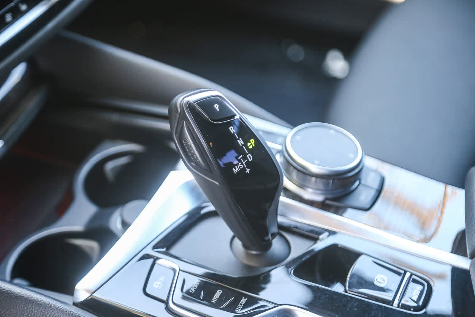 Used 2023 BMW 530e w/ Convenience Package image 16