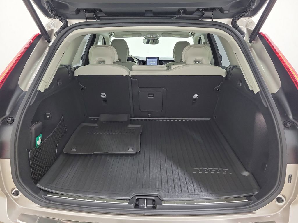 New 2026 Volvo XC60 B5 Ultra w/ Protection Package Premier AWD/4WD image 10