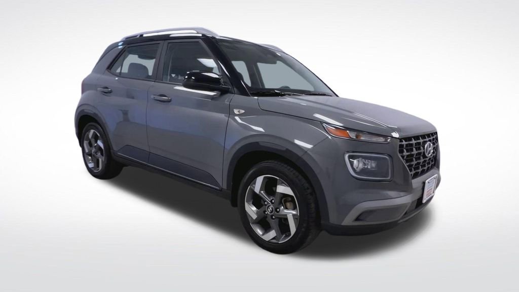 Used 2023 Hyundai Venue Limited image 17