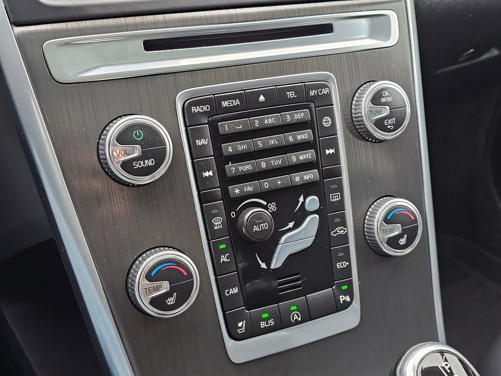 Used 2015 Volvo XC60 T5 Premier w/ Proximity Package image 24