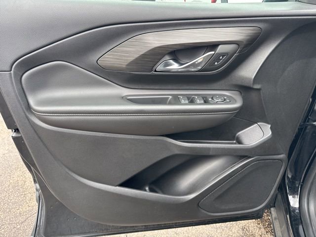 Used 2023 GMC Terrain SLE image 8
