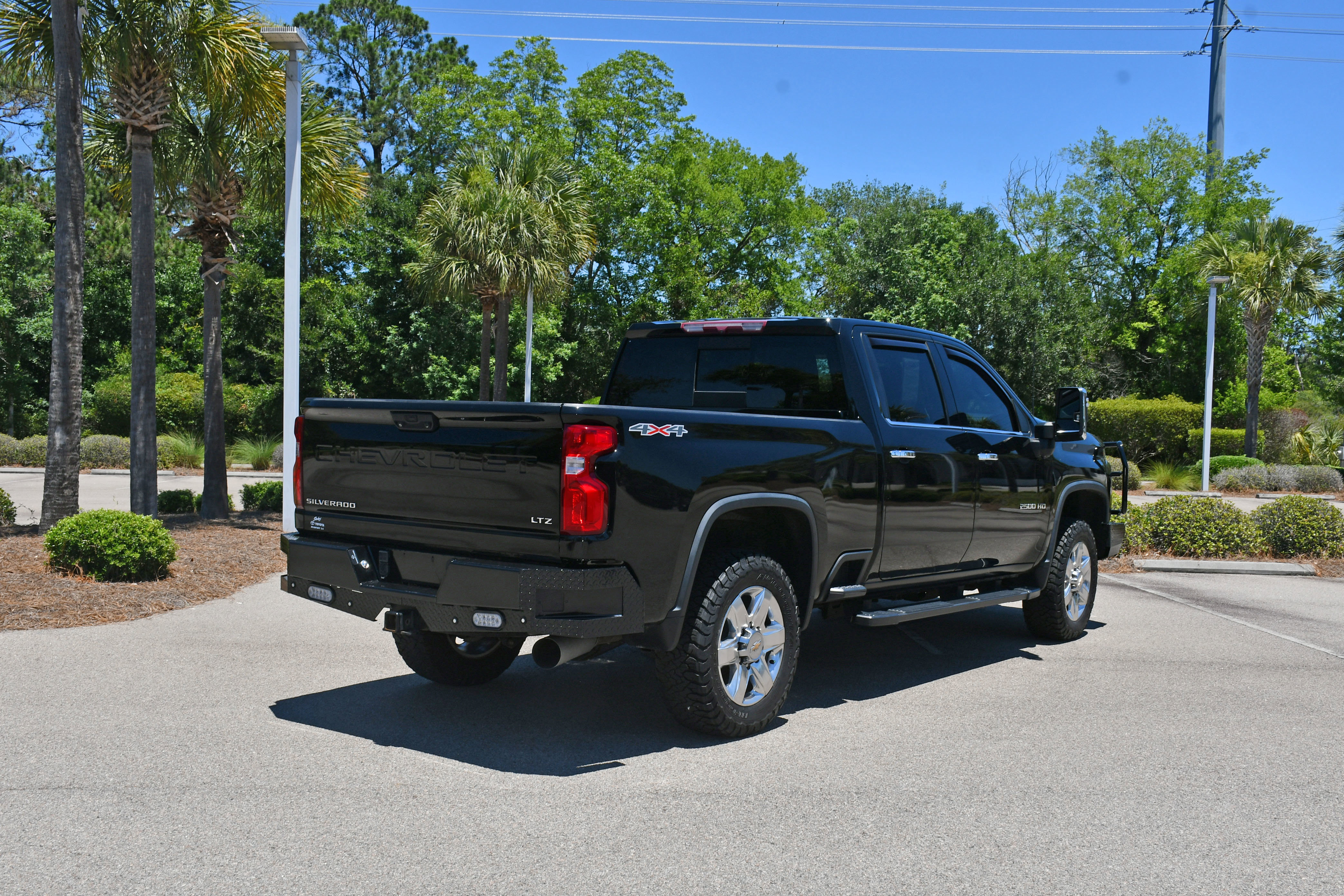 Used 2021 Chevrolet Silverado 2500 LTZ w/ LTZ Plus Package AWD/4WD image 4