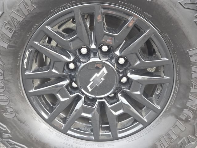 Used 2025 Chevrolet Silverado 2500 ZR2 w/ Technology Package AWD/4WD image 12
