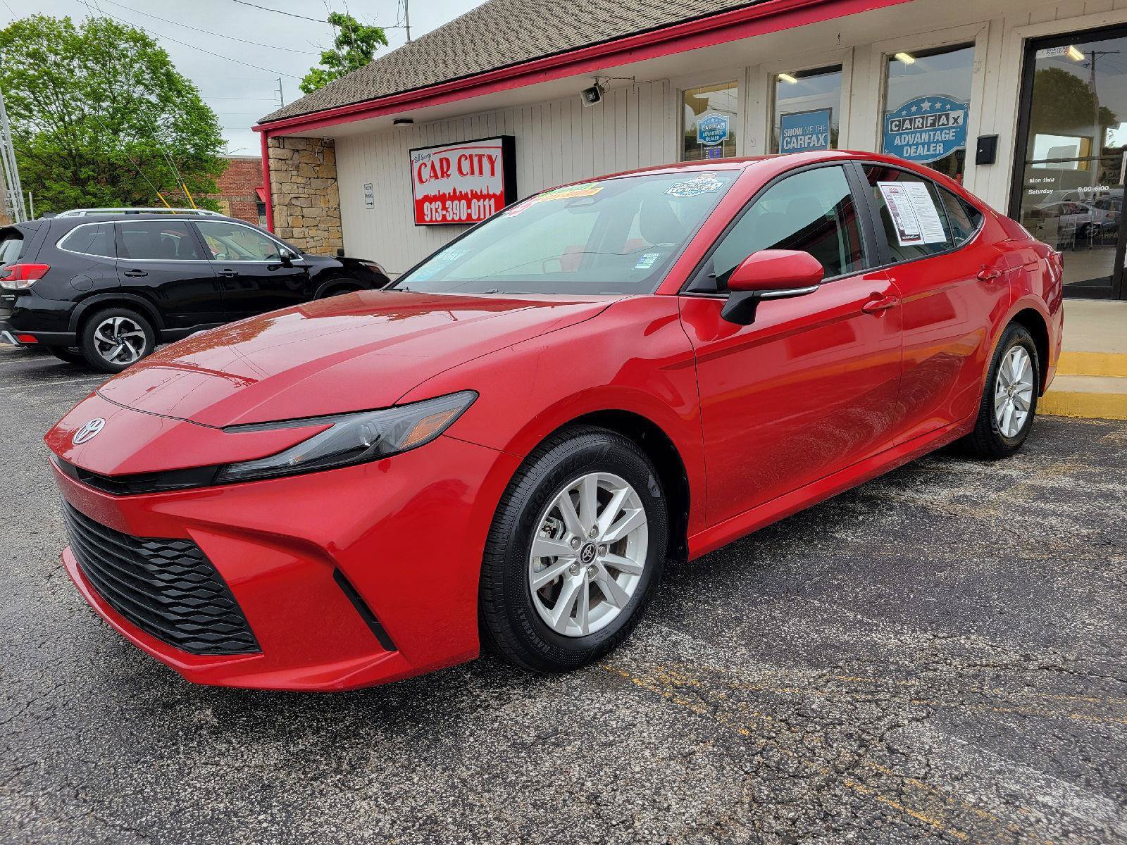 Used 2025 Toyota Camry LE FWD image 3