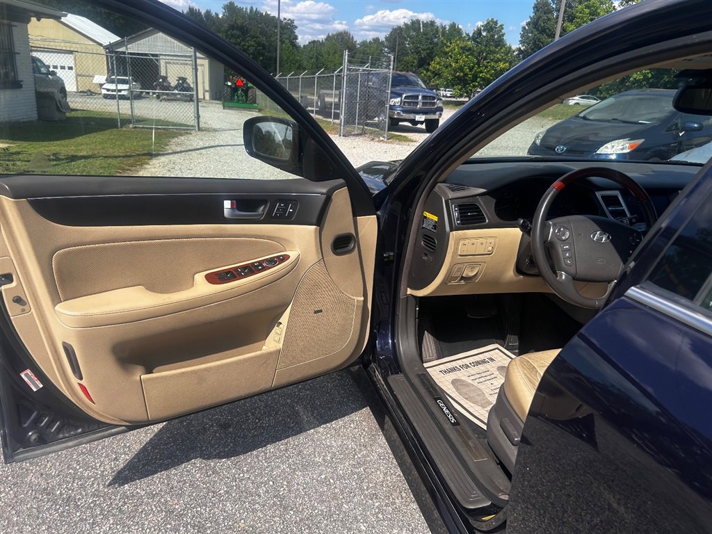 Used 2012 Hyundai Genesis 4.6 RWD image 12