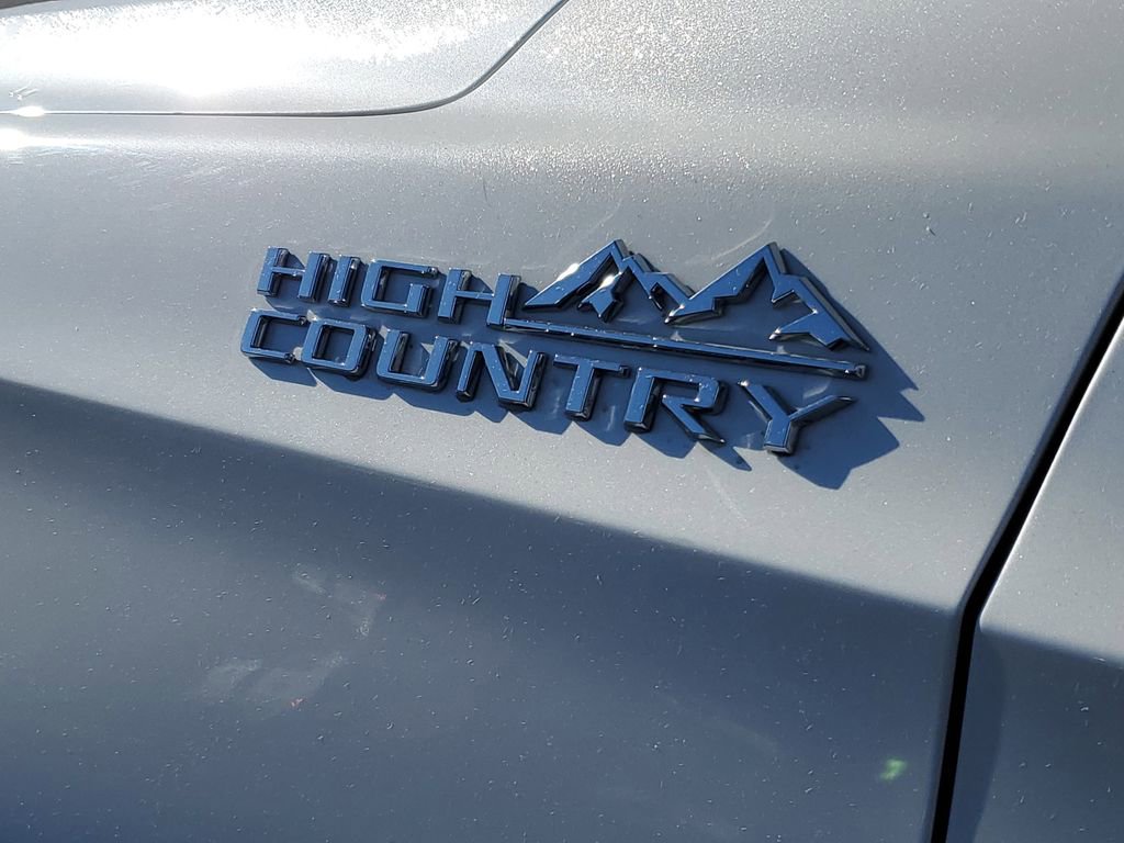 Used 2023 Chevrolet Suburban High Country image 39