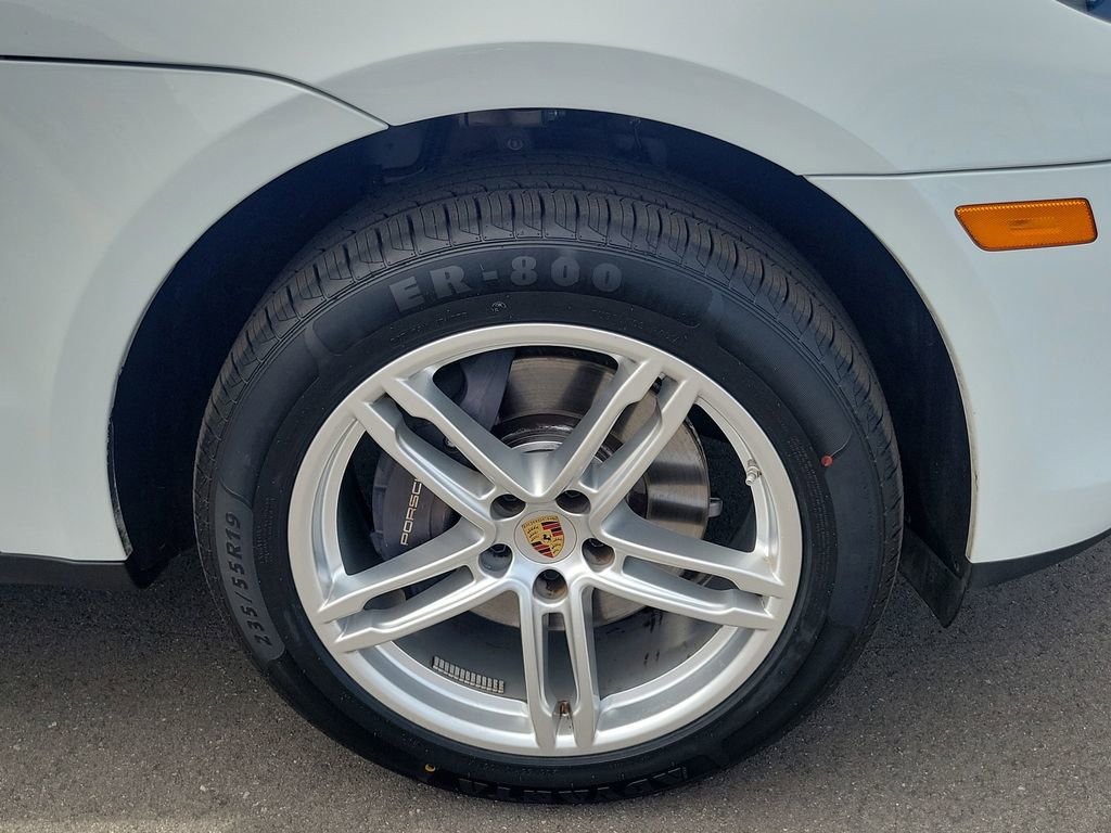 Used 2024 Porsche Macan AWD/4WD image 32
