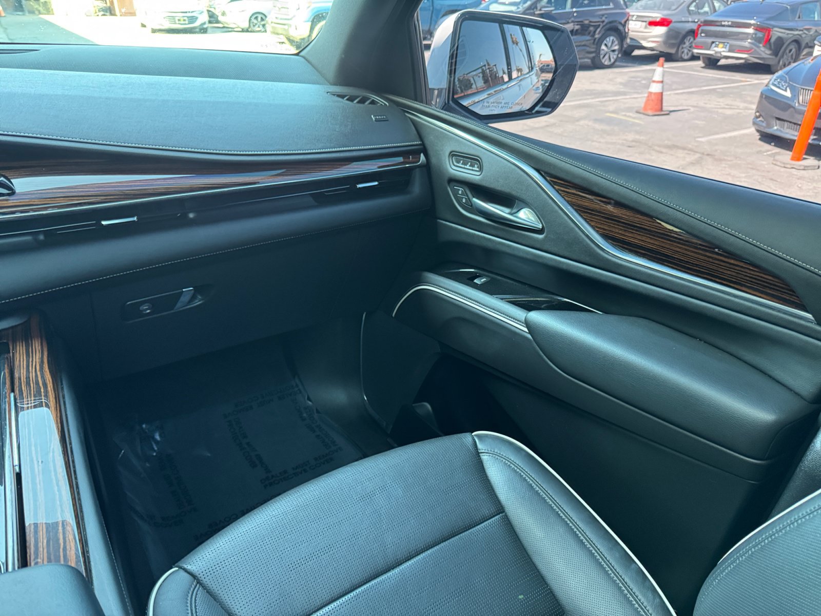 Used 2021 Cadillac Escalade Premium Luxury AWD/4WD image 21