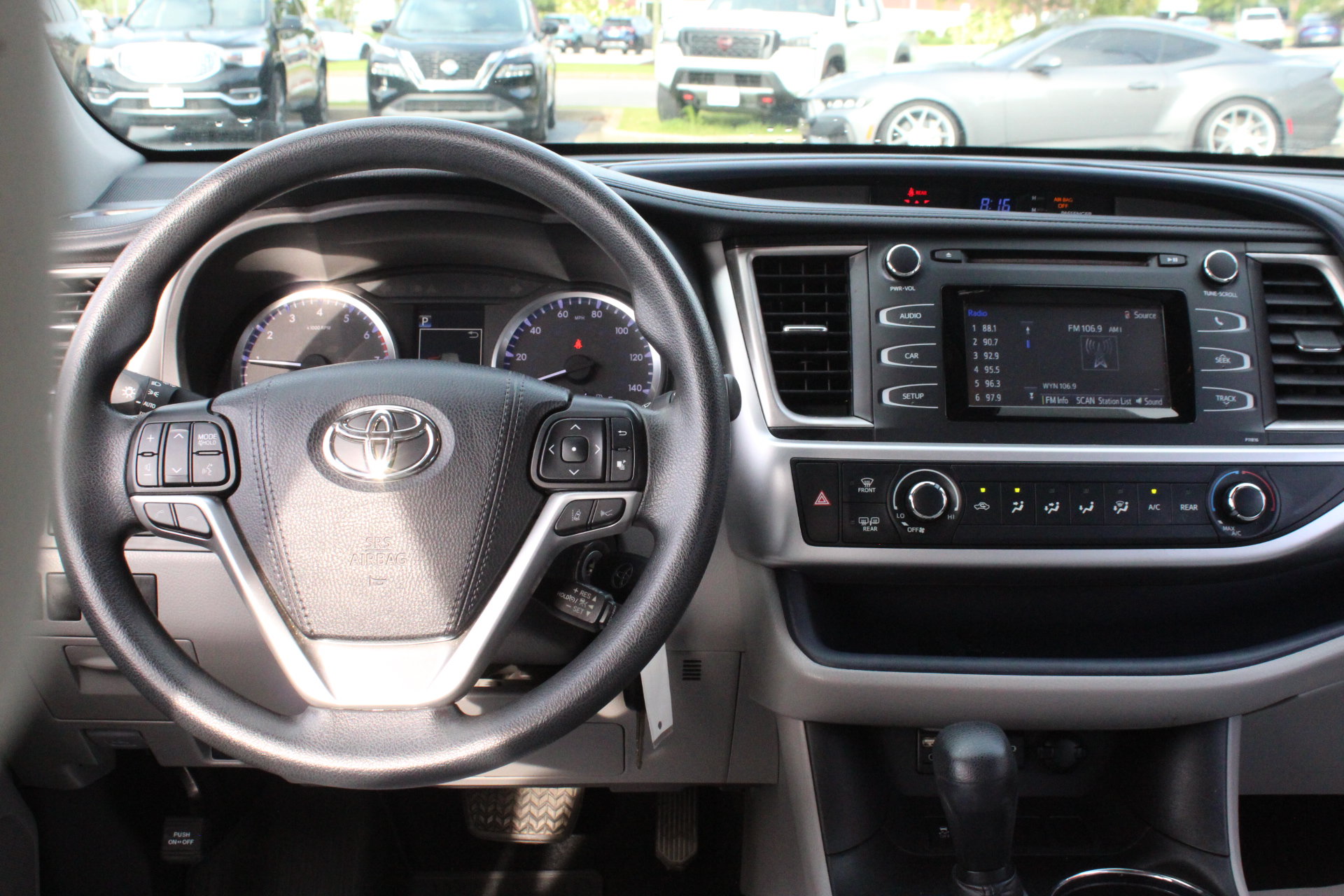 Used 2019 Toyota Highlander LE FWD image 21