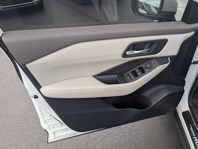 Certified 2023 Nissan Rogue SV w/ SV Premium B Package AWD/4WD image 15