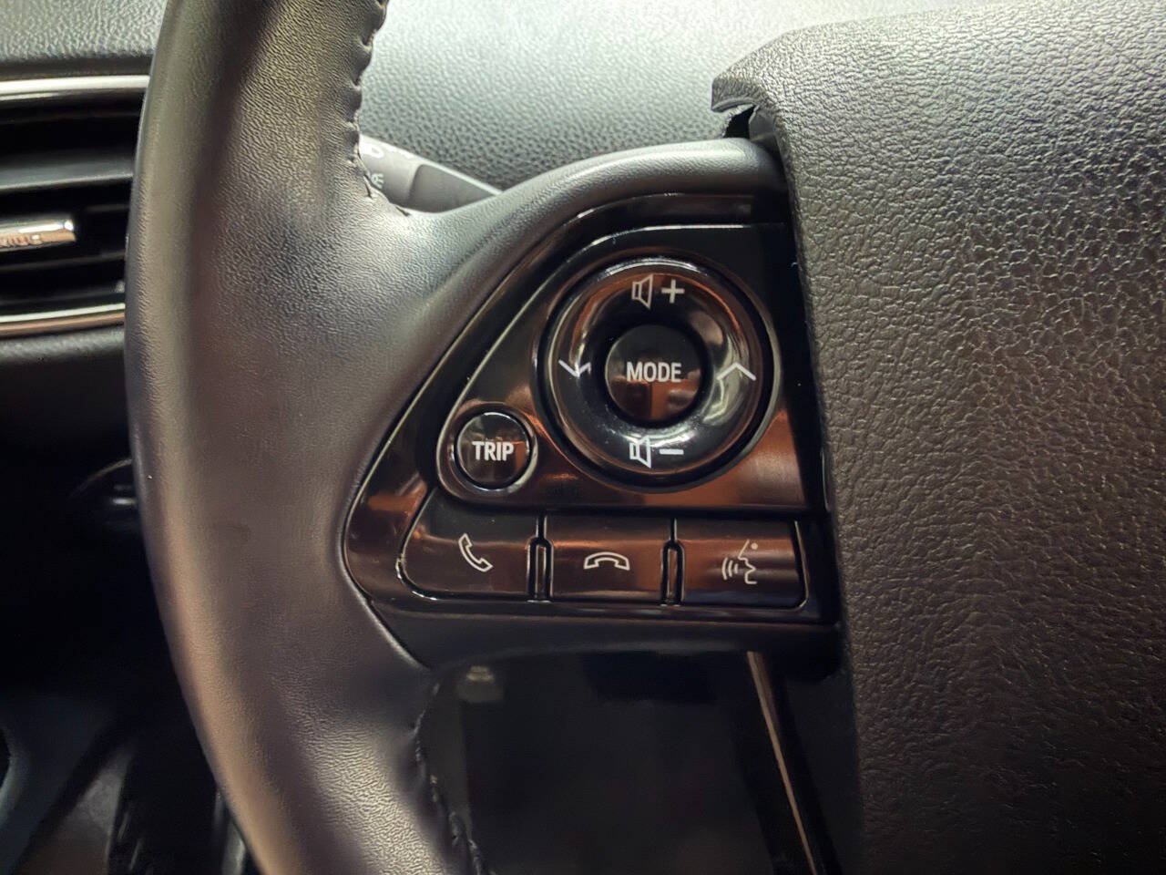 Used 2020 Toyota Prius XLE FWD image 23