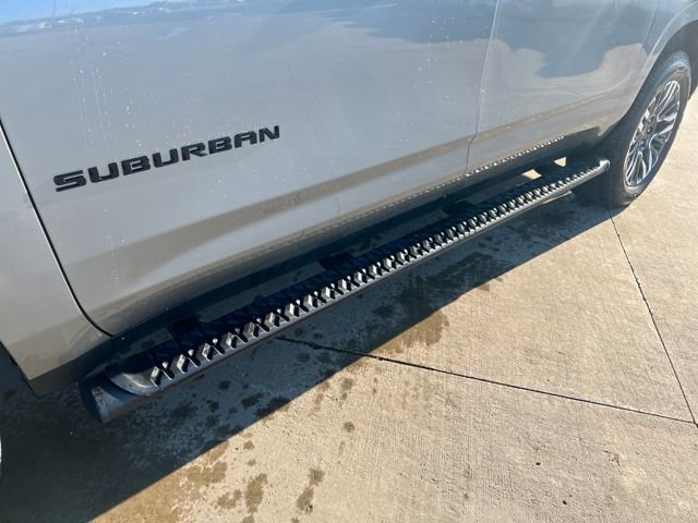 Used 2025 Chevrolet Suburban Z71 image 12