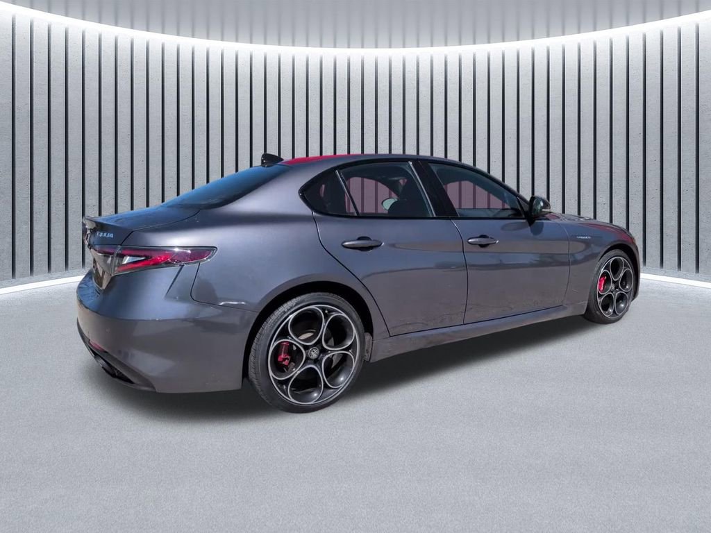 Used 2024 Alfa Romeo Giulia Veloce image 7