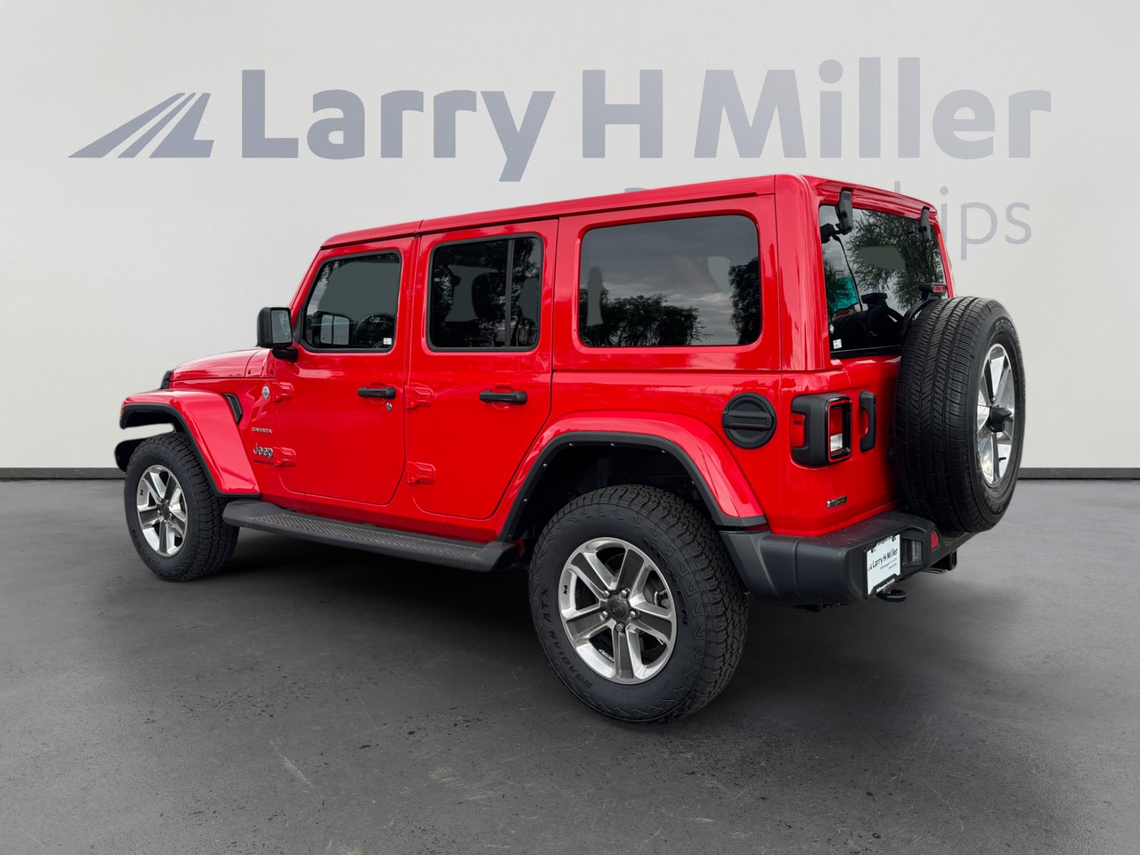 Used 2023 Jeep Wrangler Unlimited Sahara AWD/4WD image 3