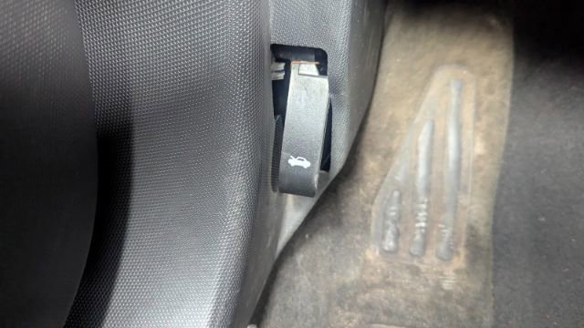 Used 2010 Chrysler Sebring Touring FWD image 28