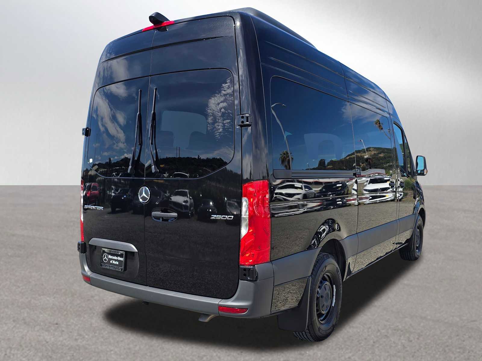 Used 2025 Mercedes-Benz Sprinter 2500 image 3